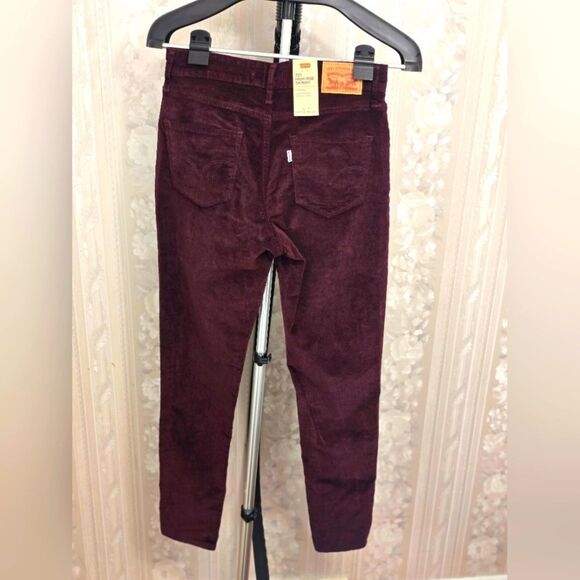 Levi's 721 High Rise Skinny Jeans with a Modern Fit NWT - Picture 2 of 6